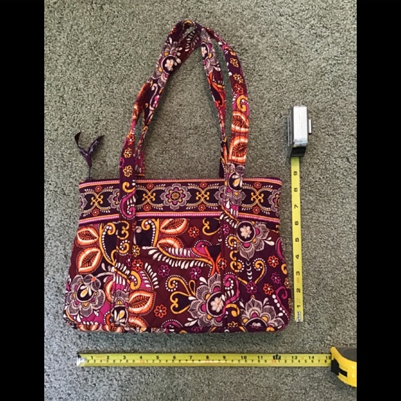 Treasure Trove of Vera Bradley. All 6 Bags +A Cookbook - Picture 4 of 16